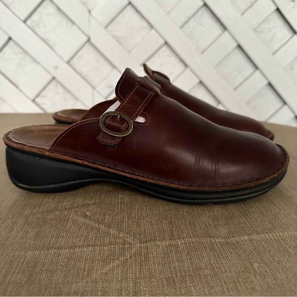 Naot Aster Brown Leather Slip On Mules Slide Clog Size 40/ US 9 Buckle Comfort - Picture 2 of 8